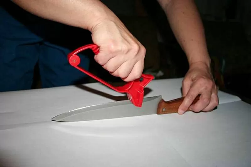 Точилка ручная для ножей и ножниц с магнитом. 2